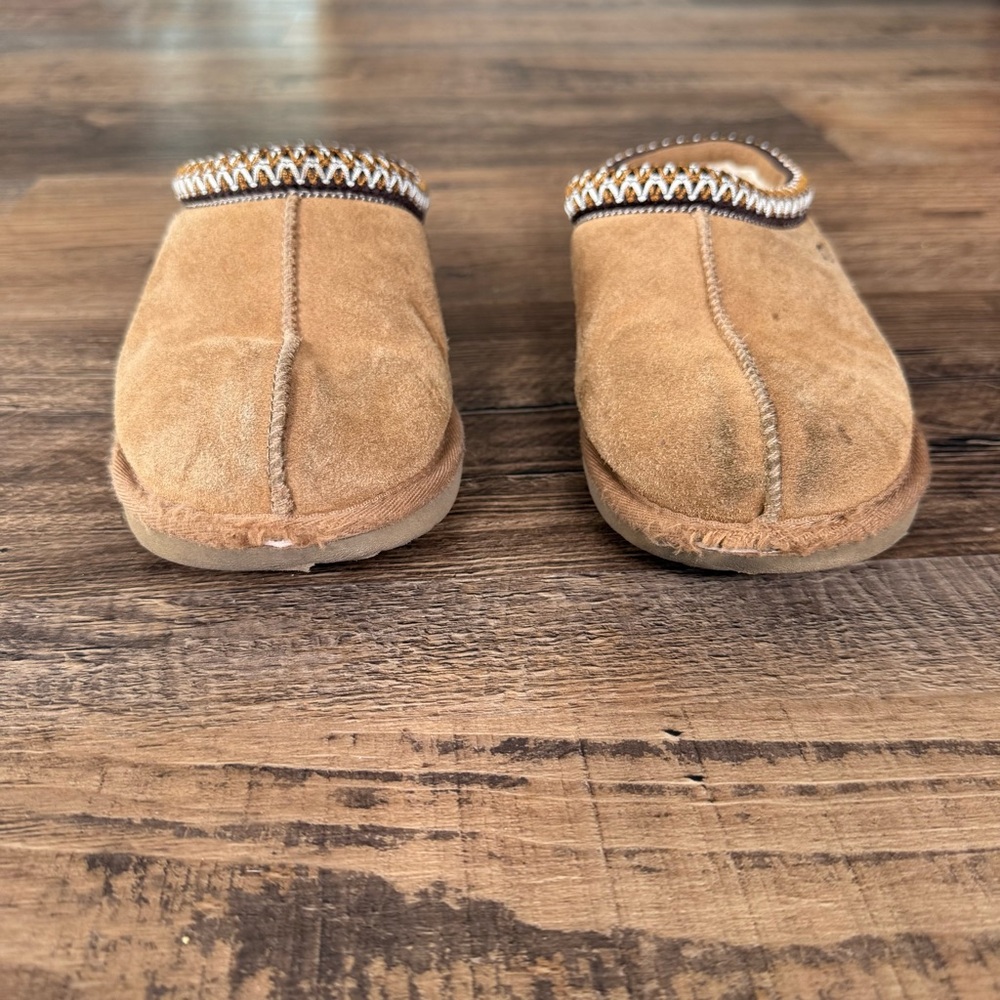 UGG Kids Tan Slippers with Patterned Trim - Picture 5 of 9